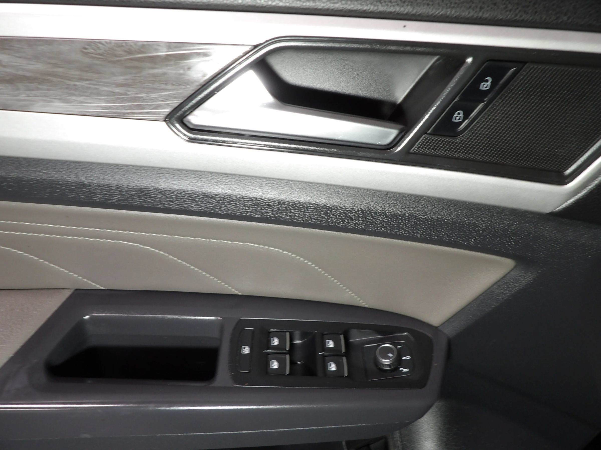 Used 2021 Volkswagen Atlas Cross Sport SE w/ Panoramic Sunroof Package AWD/4WD image 10