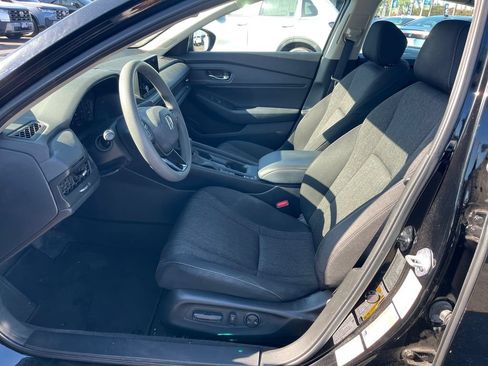 Used 2023 Honda Accord EX image 9