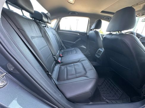 Used 2018 Volkswagen Passat 2.0T SE FWD image 18