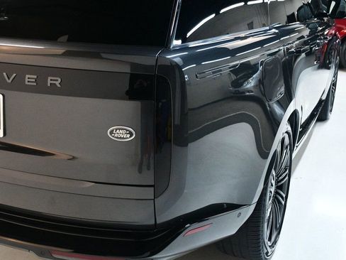 Used 2023 Land Rover Range Rover SE image 17