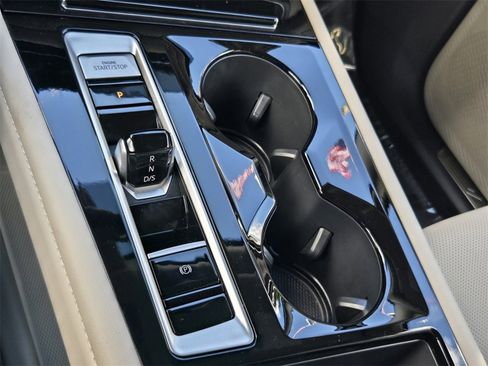 Certified 2025 Volkswagen Atlas SE w/ Black Wheel Package image 22