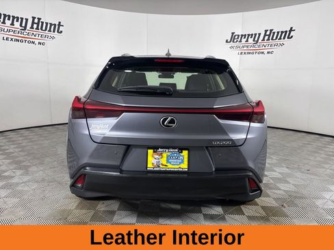 Used 2021 Lexus UX 200 image 6