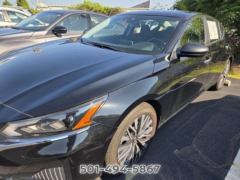 Used 2025 Nissan Altima 2.5 SV FWD image 5