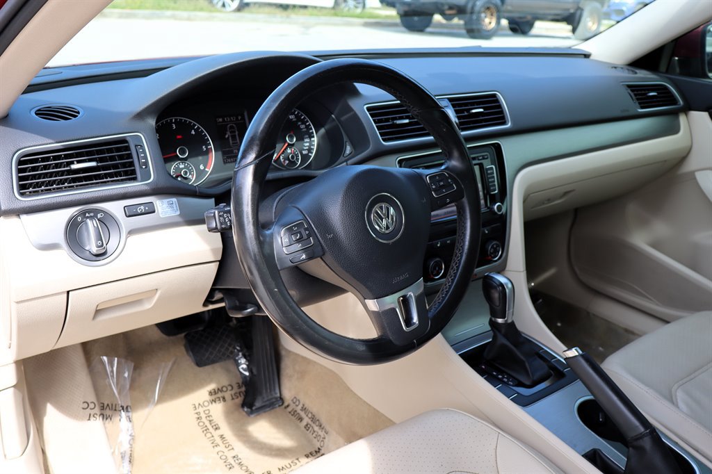 Used 2015 Volkswagen Passat TDI SE FWD image 16