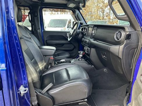Used 2019 Jeep Wrangler Unlimited Sahara image 17