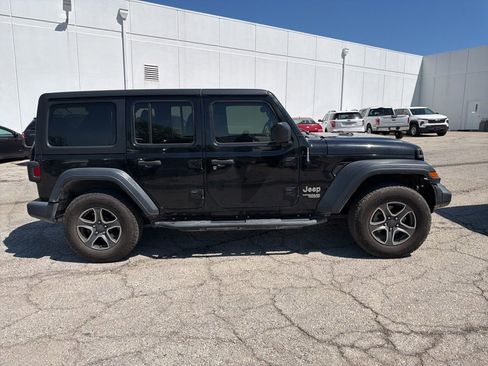 Used 2020 Jeep Wrangler Unlimited Sport S image 2
