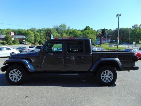 Used 2023 Jeep Gladiator Sport AWD/4WD image 8