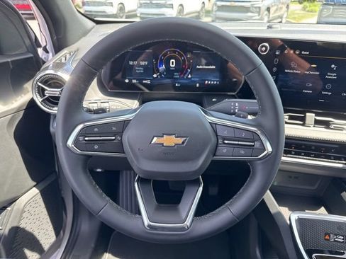New 2026 Chevrolet Equinox LT w/ Convenience Package II AWD/4WD image 17