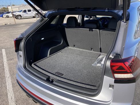 Used 2025 Volkswagen Atlas Cross Sport SEL R-Line image 22