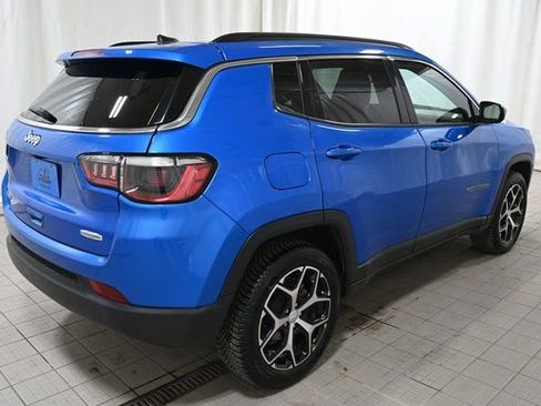 Used 2024 Jeep Compass Latitude image 12