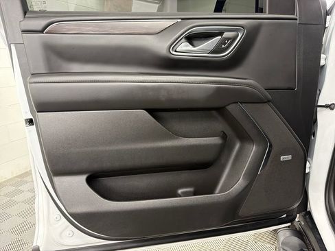 Used 2024 Chevrolet Tahoe Z71 w/ Luxury Package AWD/4WD image 17