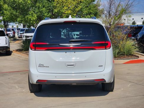 Used 2021 Chrysler Pacifica Pinnacle AWD/4WD image 13