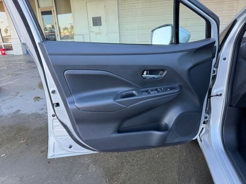 Used 2025 Nissan Versa SV image 18