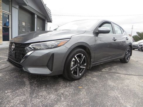 Used 2025 Nissan Sentra SV w/ Trunk Package image 4