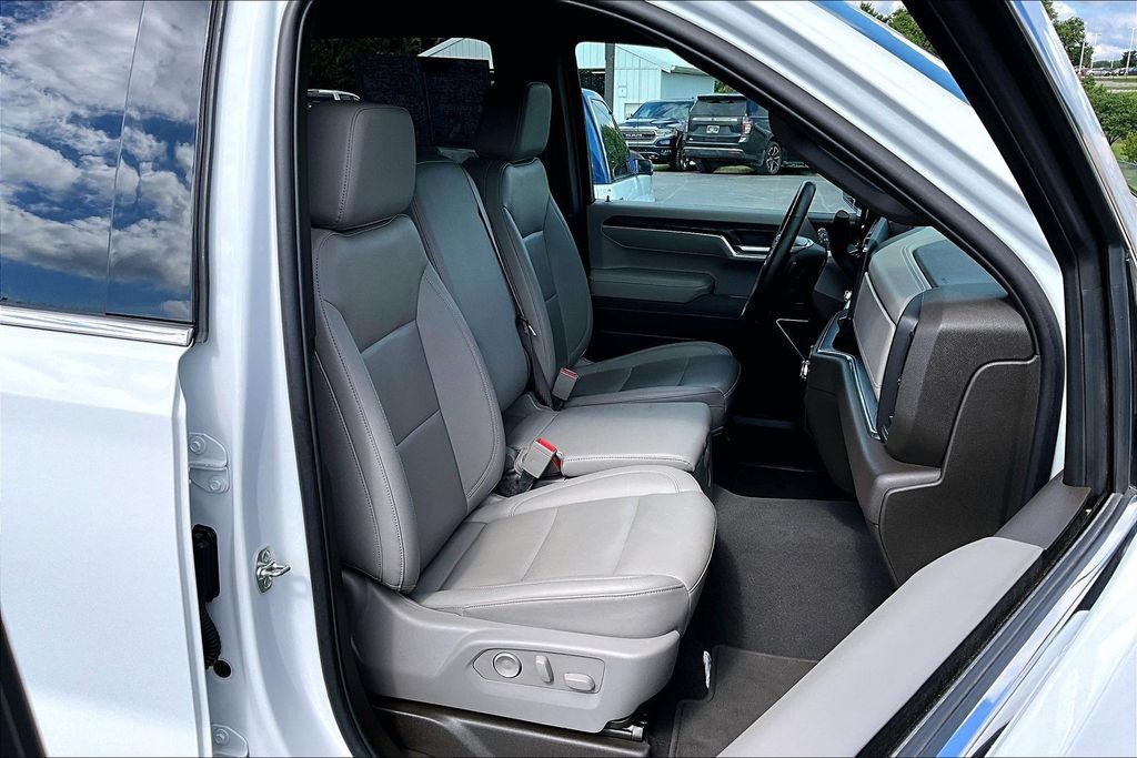 Used 2025 GMC Sierra 1500 SLT AWD/4WD image 31