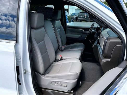 Used 2025 GMC Sierra 1500 SLT AWD/4WD image 31