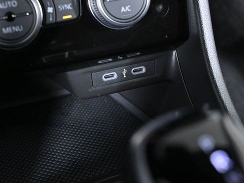 Used 2024 Volkswagen Jetta SE image 17