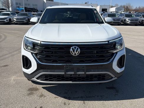 Certified 2025 Volkswagen Atlas Cross Sport SE w/ Panoramic Sunroof Package image 2