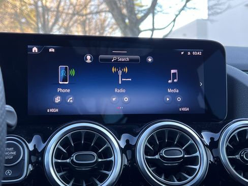 Certified 2025 Mercedes-Benz GLA 250 image 24