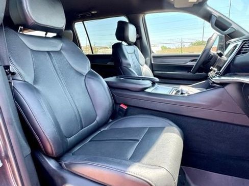 Used 2024 Jeep Wagoneer Series II w/ Flexible Seating Group RWD image 15