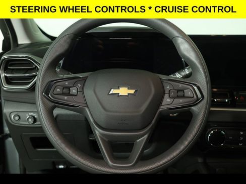 Used 2025 Chevrolet TrailBlazer LT FWD image 4