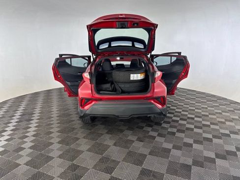 Used 2020 Toyota C-HR XLE FWD image 19