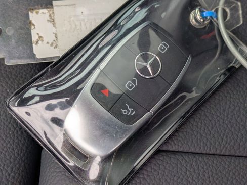 New 2025 Mercedes-Benz GLB 250 image 37