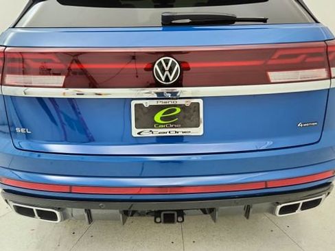 Used 2025 Volkswagen Atlas Cross Sport SEL Premium R-Line AWD/4WD image 11