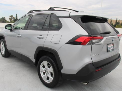 Used 2019 Toyota RAV4 XLE w/ Convenience Package AWD/4WD image 5