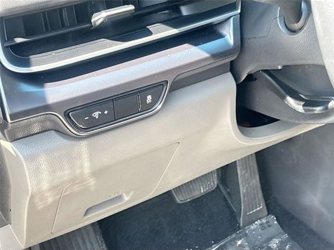 Used 2025 Kia Carnival FWD image 10