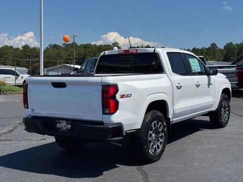 Used 2026 Chevrolet Colorado Z71 w/ Technology Package AWD/4WD image 3