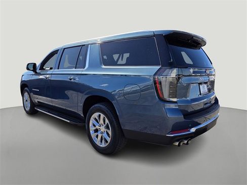 Used 2025 Chevrolet Suburban Premier image 6