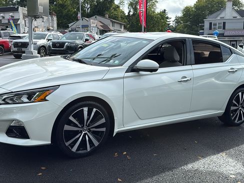 Used 2021 Nissan Altima 2.5 Platinum AWD/4WD image 3