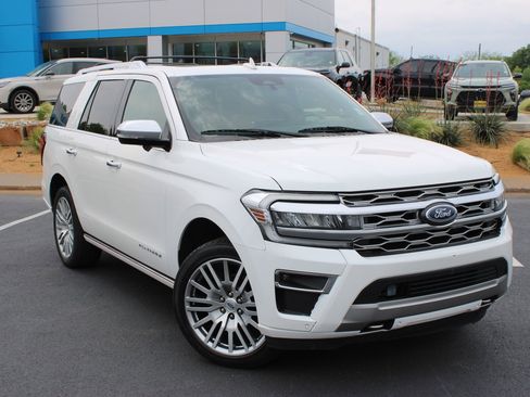 Used 2023 Ford Expedition Platinum AWD/4WD image 2
