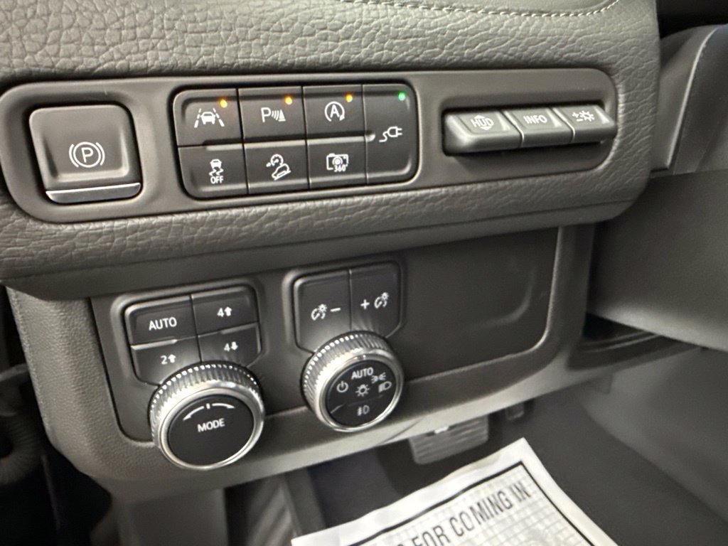 Used 2022 GMC Yukon XL Denali AWD/4WD image 23