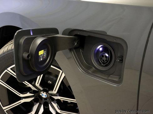 Used 2026 BMW 750e xDrive w/ Executive Package image 10