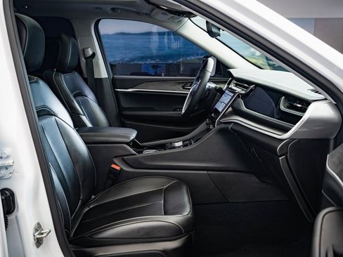 Used 2023 Jeep Grand Cherokee 4WD 4xe image 21