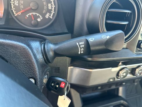 Used 2020 Toyota Tacoma SR5 image 21