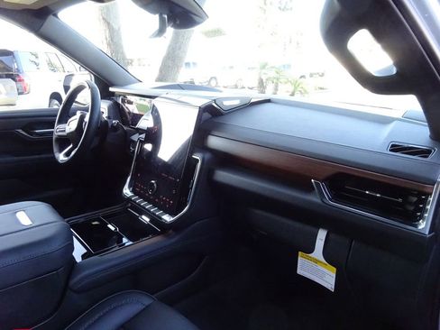 Used 2026 GMC Yukon Denali w/ Denali Reserve Package image 18