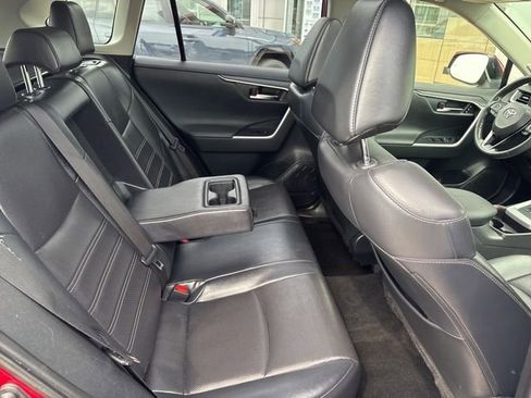 Used 2019 Toyota RAV4 Limited w/ Advanced Technology Package AWD/4WD image 33