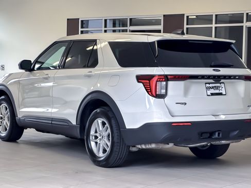 Used 2026 Ford Explorer Active AWD/4WD image 6