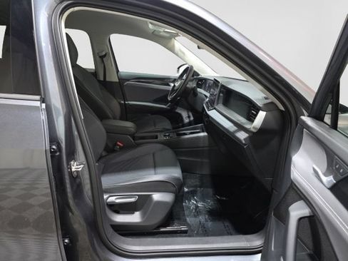 Certified 2025 Volkswagen Tiguan SE AWD/4WD image 33