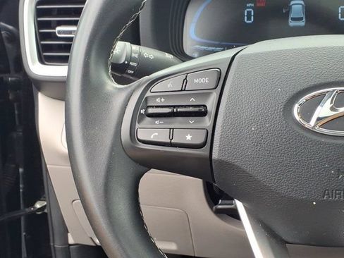 Used 2025 Hyundai Venue SEL FWD image 19