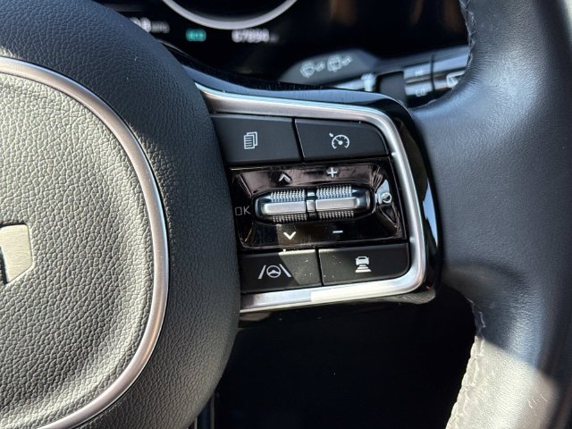 Used 2023 Kia Carnival SX FWD image 23