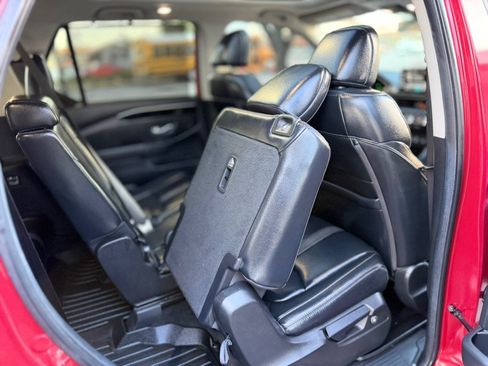 Used 2025 Honda Pilot Touring image 18