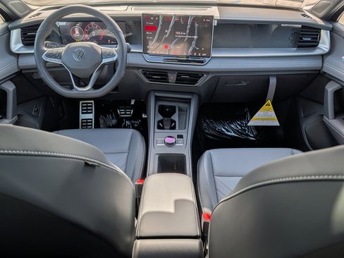 New 2026 Volkswagen Tiguan SE R-Line AWD/4WD image 8