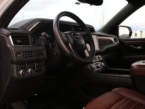 Used 2024 GMC Yukon XL Denali Ultimate image 4