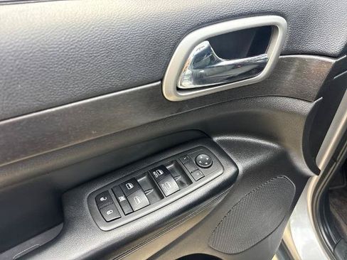 Used 2018 Jeep Grand Cherokee Laredo RWD image 16