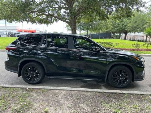 Used 2024 Toyota Highlander XLE FWD image 6
