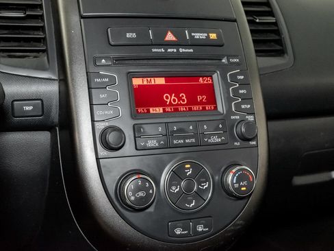 Used 2013 Kia Soul + FWD image 14